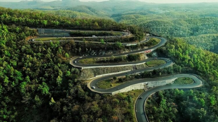 रामगढ़ में पर्यटन गतिविधियों को मिल रहा बढ़ावा: पतरातू घाटी और डैम क्षेत्र में बढ़ रही पर्यटकों की भीड़