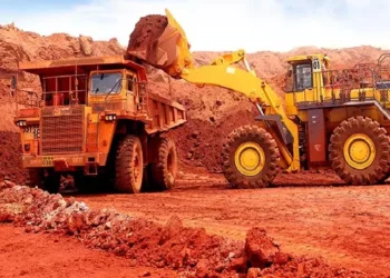 लोहरदगा में बॉक्साइट खनन और स्थानीय विकास पर चर्चा: रोजगार बढ़ा, पर्यावरण संरक्षण की मांग भी तेज