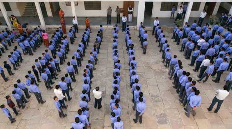 गिरिडीह में शिक्षा व्यवस्था पर बढ़ती चर्चा: सरकारी स्कूलों में सुधार की पहल, लेकिन चुनौतियां अभी भी बरकरार