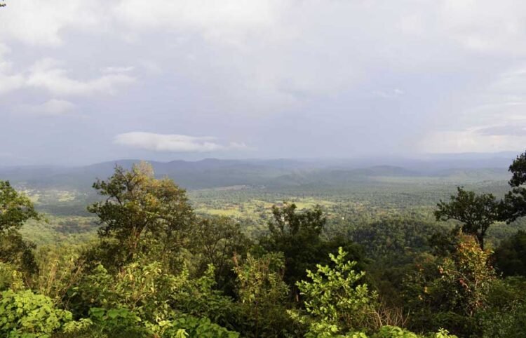 गोड्डा में बढ़ रही पर्यटन संभावनाएं: धार्मिक स्थलों और प्राकृतिक क्षेत्रों को विकसित करने की मांग तेज