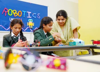 🚀 भारत में AI क्रांति: स्कूलों और कॉलेजों में शुरू होगी नई पढ़ाई, छात्रों को मिलेगा भविष्य की टेक्नोलॉजी सीखने का मौका