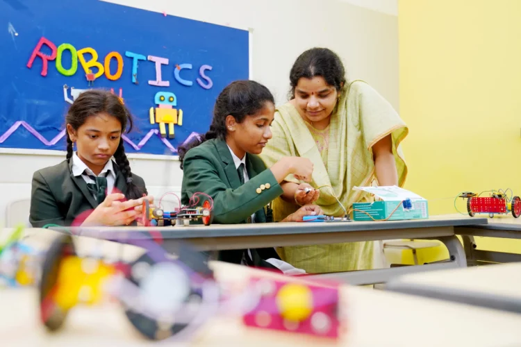 🚀 भारत में AI क्रांति: स्कूलों और कॉलेजों में शुरू होगी नई पढ़ाई, छात्रों को मिलेगा भविष्य की टेक्नोलॉजी सीखने का मौका