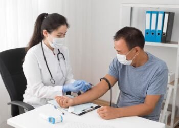 गर्मी के मौसम में बढ़ रहा डिहाइड्रेशन का खतरा: डॉक्टरों ने पानी और पोषण पर ध्यान देने की दी सलाह