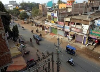 गोड्डा में औद्योगिक गतिविधियों से बढ़ी आर्थिक उम्मीदें: रोजगार के अवसर बढ़े, लेकिन बुनियादी सुविधाओं की चुनौती कायम