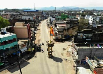 गुमला में विकास की नई संभावनाएं: सड़क परियोजनाओं और स्थानीय बाजारों से बढ़ी आर्थिक गतिविधि, लेकिन चुनौतियां भी कायम