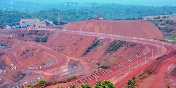 सिंहभूम में खनिज संसाधनों और औद्योगिक गतिविधियों से बढ़ रही आर्थिक हलचल: रोजगार के अवसर बढ़े, पर्यावरण संरक्षण पर भी चर्चा