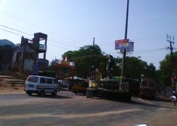 खूंटी में विकास और चुनौतियां साथ-साथ: सड़क परियोजनाओं से बढ़ी उम्मीदें, रोजगार और बुनियादी सुविधाओं पर अभी भी सवाल