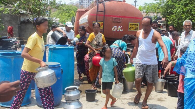गढ़वा में पेयजल संकट गहराया: कई मोहल्लों में पानी की आपूर्ति बाधित, लोगों ने उठाई स्थायी समाधान की मांग